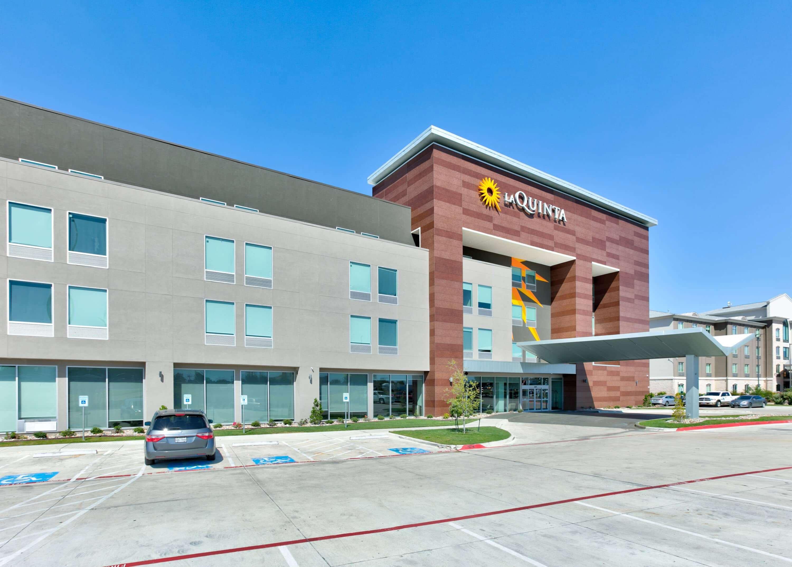 La Quinta Inn & Suites By Wyndham Dallas/Fairpark Exterior foto